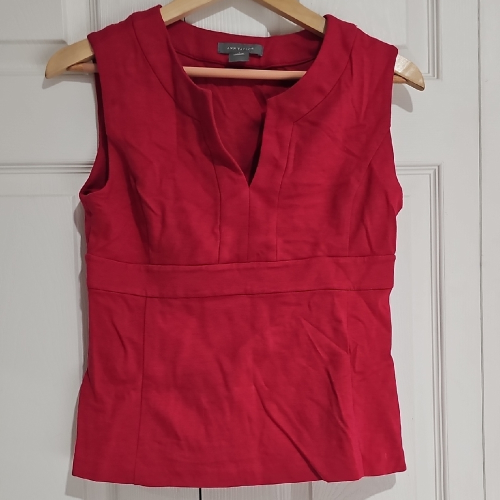 Ann Taylor Sleeveless Red V-Neck Blouse – Size 4